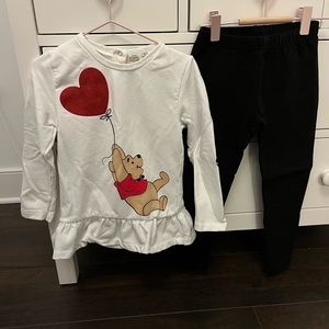Winnie the Pooh outfit size 5 (ChildrenSalon London)